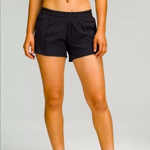 LuluLemon Hotty Hot Low Rise Lined Shorts 4, Size 0
